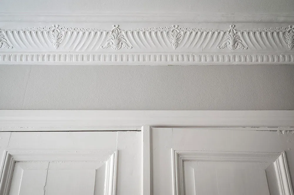 Interior blanco con acentos cálidos en el diseño (66 m²) - Gallery image 13