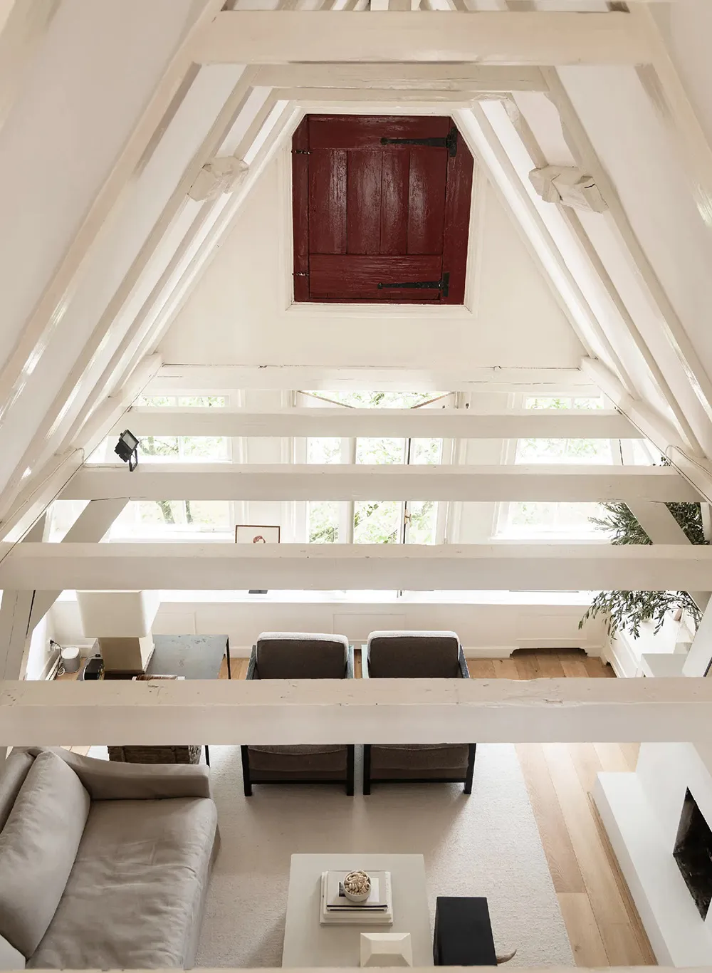 Очарование старинной мансарди та стильний дизайн: квартира з видом на канал у Амстердамі - Gallery image 8