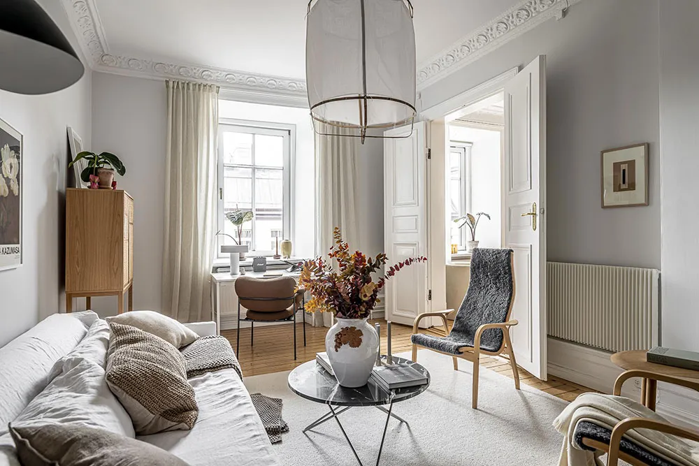 Intérieur scandinave agréable avec salle à manger traversante et notes automnales légères (94 m²) - Gallery image 3