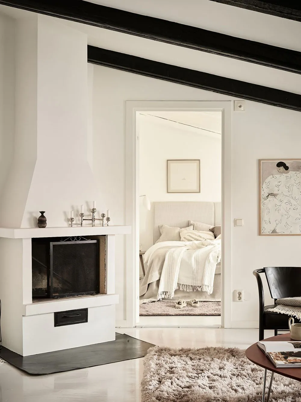 Bright attic with beams and open layout (70 sq. m) - Gallery image 6