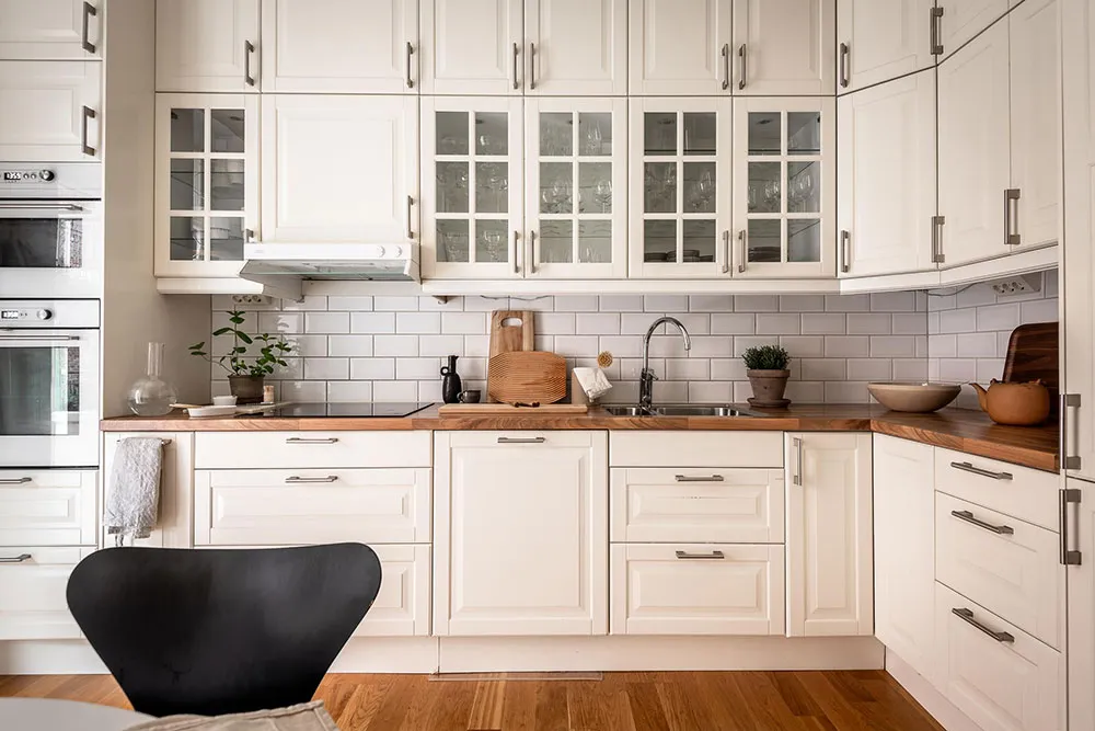 Intérieur scandinave cosy avec tapis mur - Gallery image 19