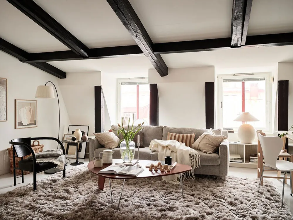 Bright attic with beams and open layout (70 sq. m) - Gallery image 7