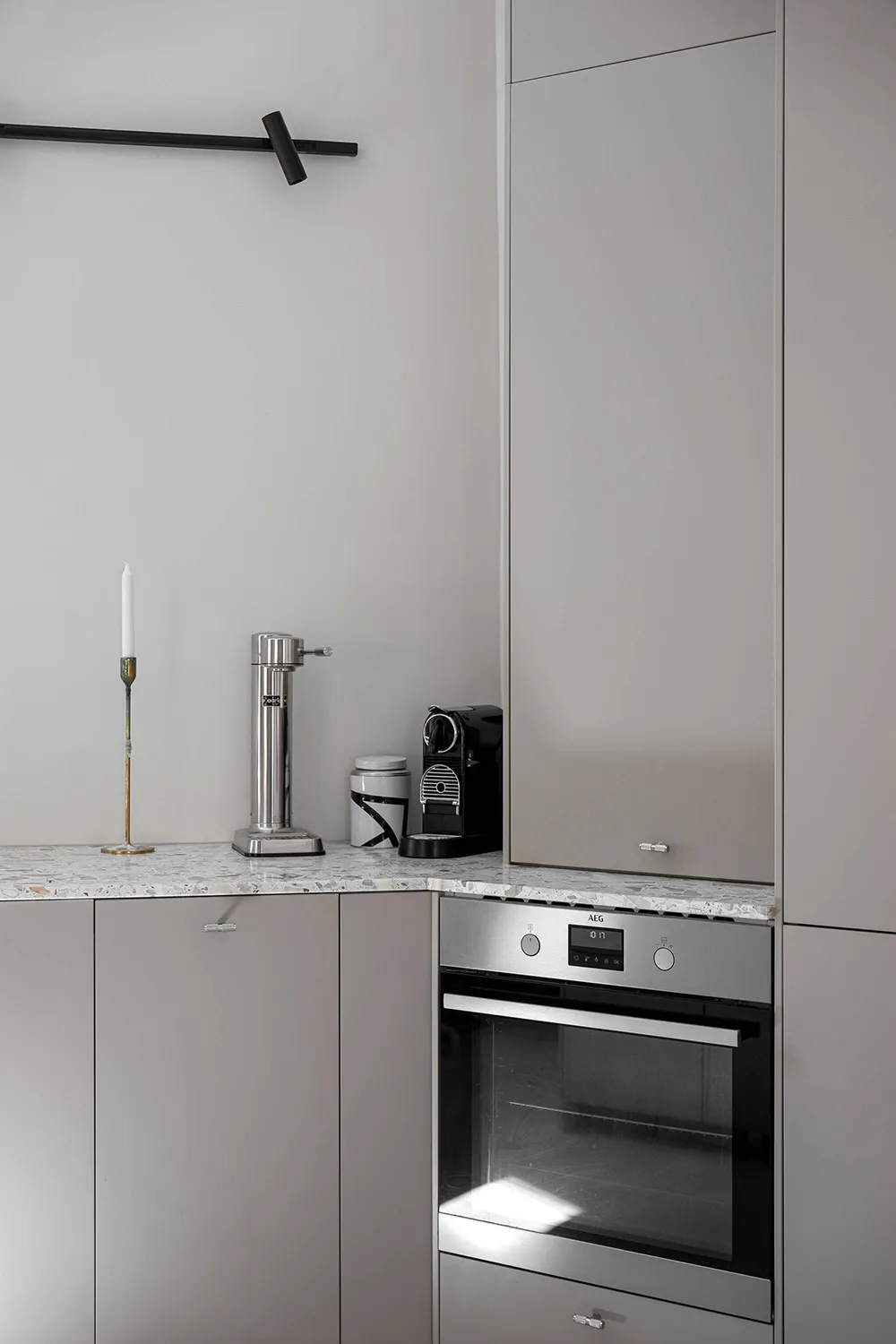 Appartement compact en stockholmois avec une disposition intéressante (47 m²) - Gallery image 7