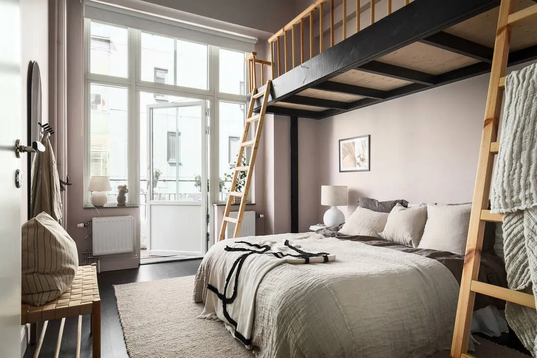 Zwei Dachbodenräume und metallische Elemente: Industrielle Einrichtung in Schweden (68 qm) - Gallery image 15