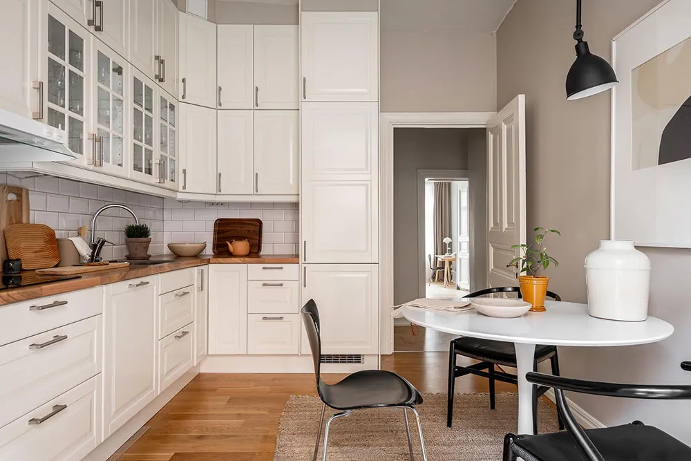 Intérieur scandinave cosy avec tapis mur - Gallery image 24