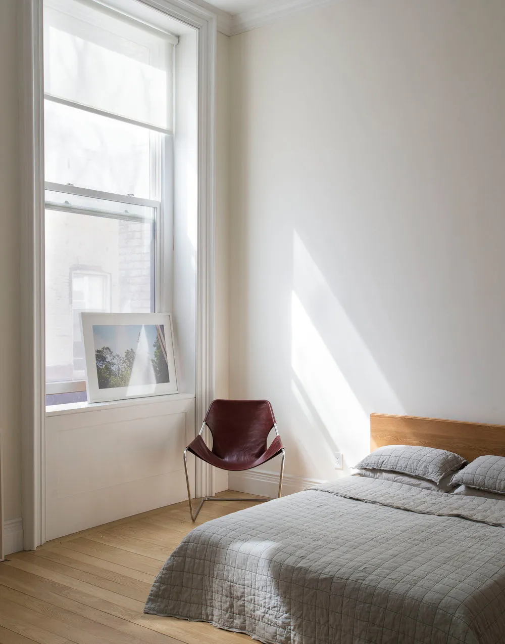 Elegant simplicity in the design of a creative director's loft in New York - Gallery image 9