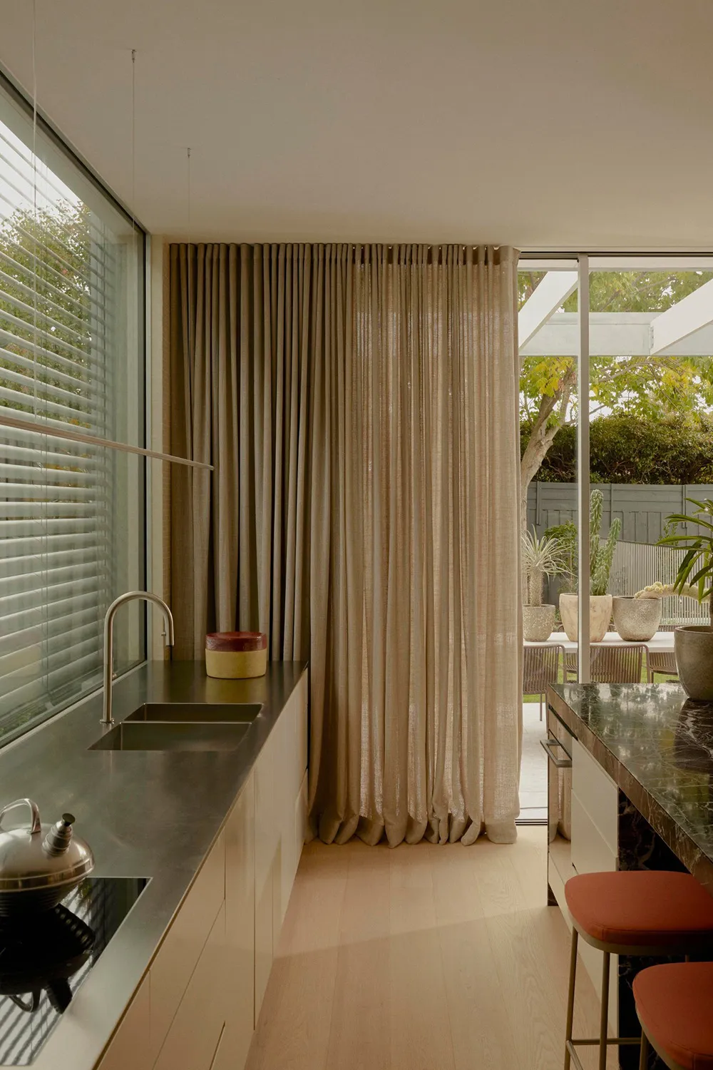 Warm und einladender moderner Interior für Familie in Melbourne - Gallery image 12