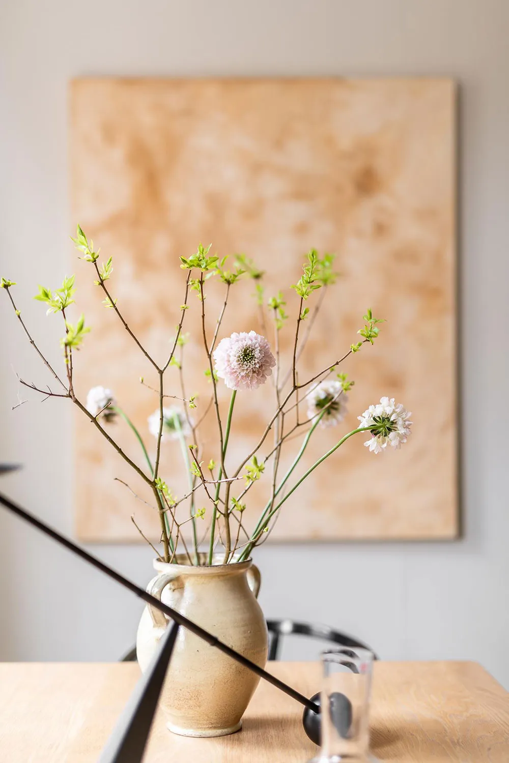 Intérieur scandinave cosy avec tapis mur - Gallery image 9