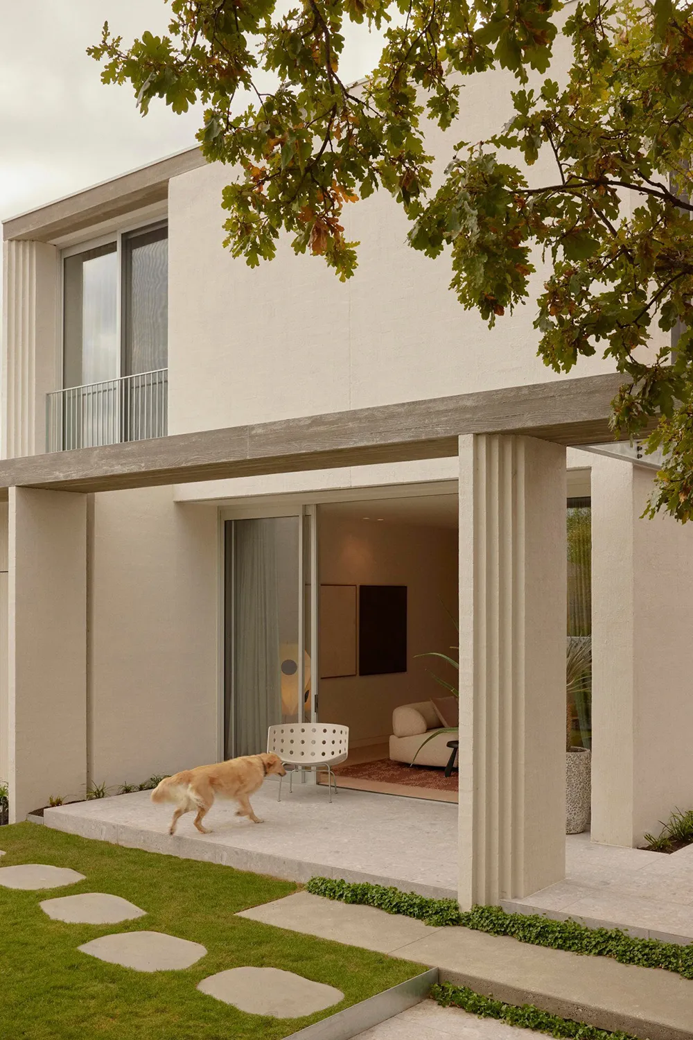 Warm und einladender moderner Interior für Familie in Melbourne - Gallery image 1