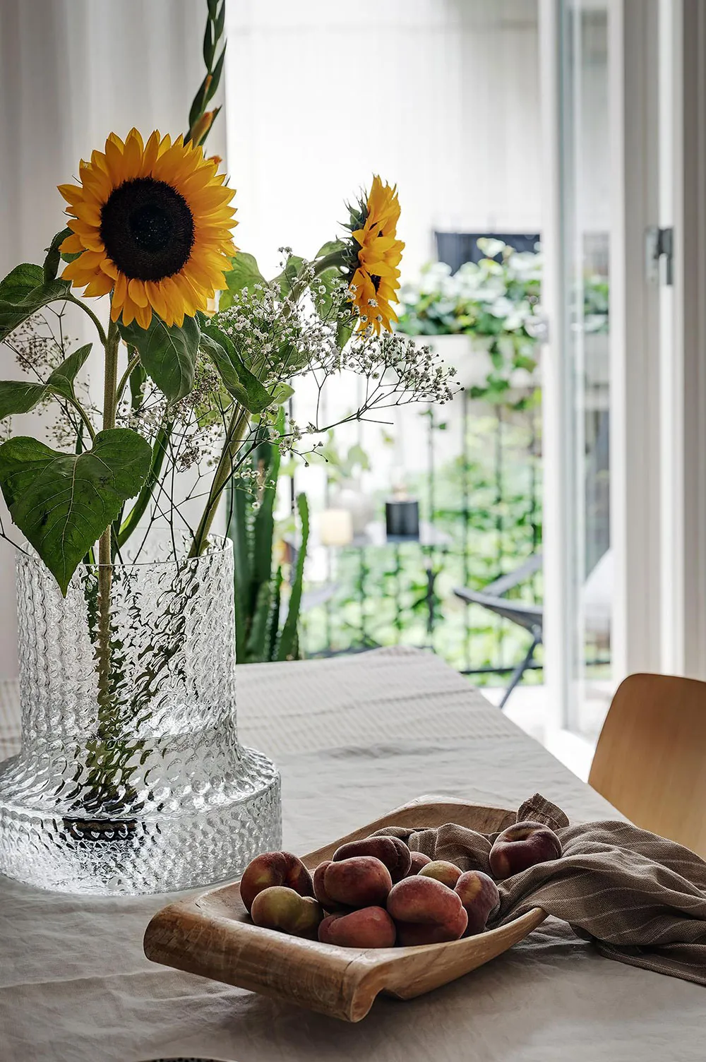 Interior blanco con acentos cálidos en el diseño (66 m²) - Gallery image 16