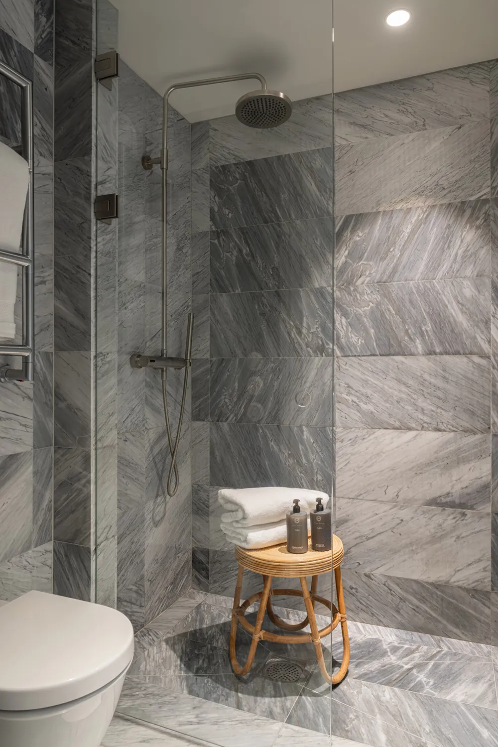 Компактная двухуровневая мансарда в центре Стокгольма (34 кв. м) - Gallery image 16