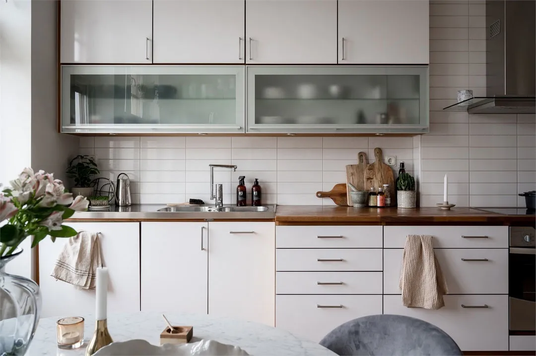 Piękny ciemny wnętrze mieszkania w przedmieściach Stockholm - Gallery image 17