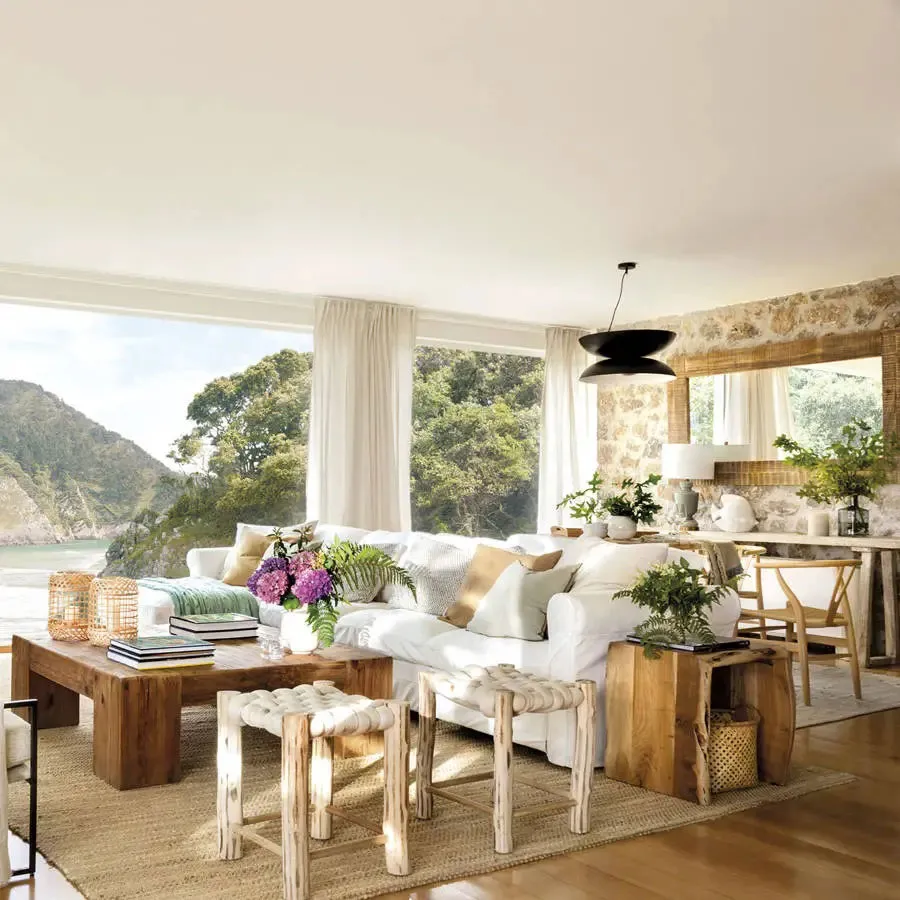 स्पेन में, समुद्र के किनारे एक पहाड़ी पर सफ़ेद भीतरी दीवारें। - Gallery image 2