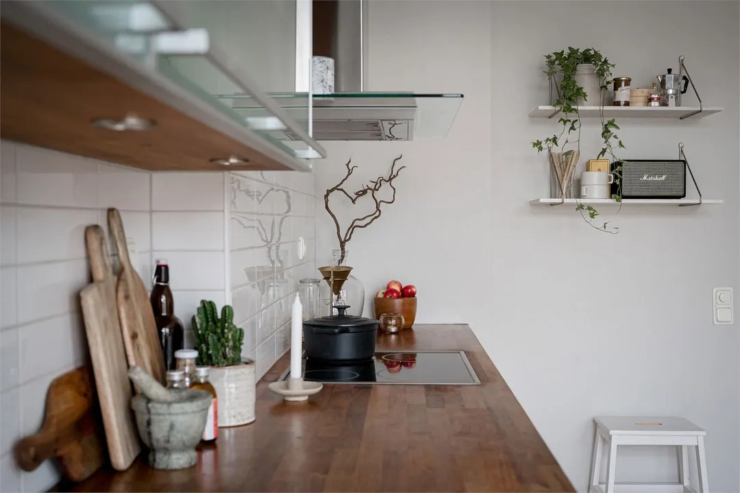 Piękny ciemny wnętrze mieszkania w przedmieściach Stockholm - Gallery image 18