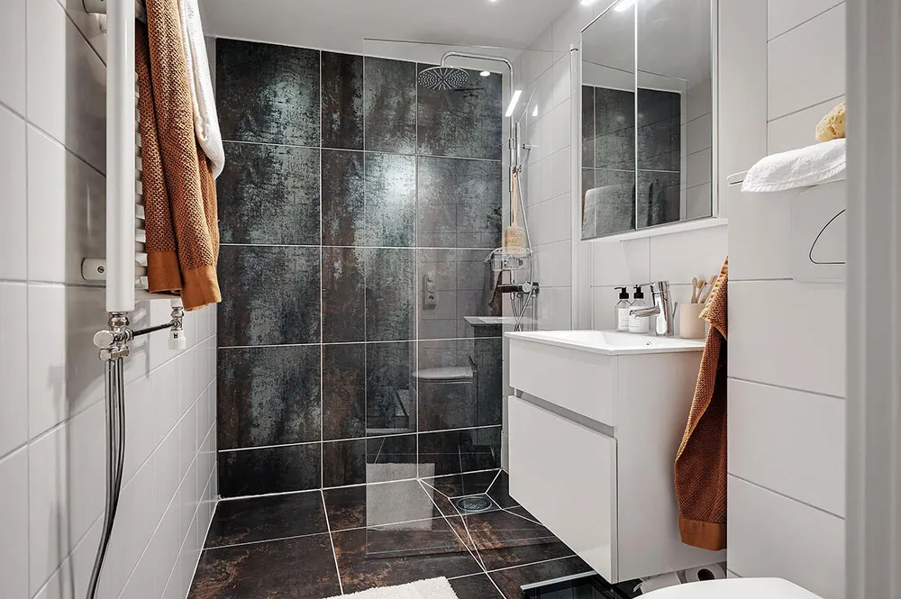 Interior blanco con acentos cálidos en el diseño (66 m²) - Gallery image 24