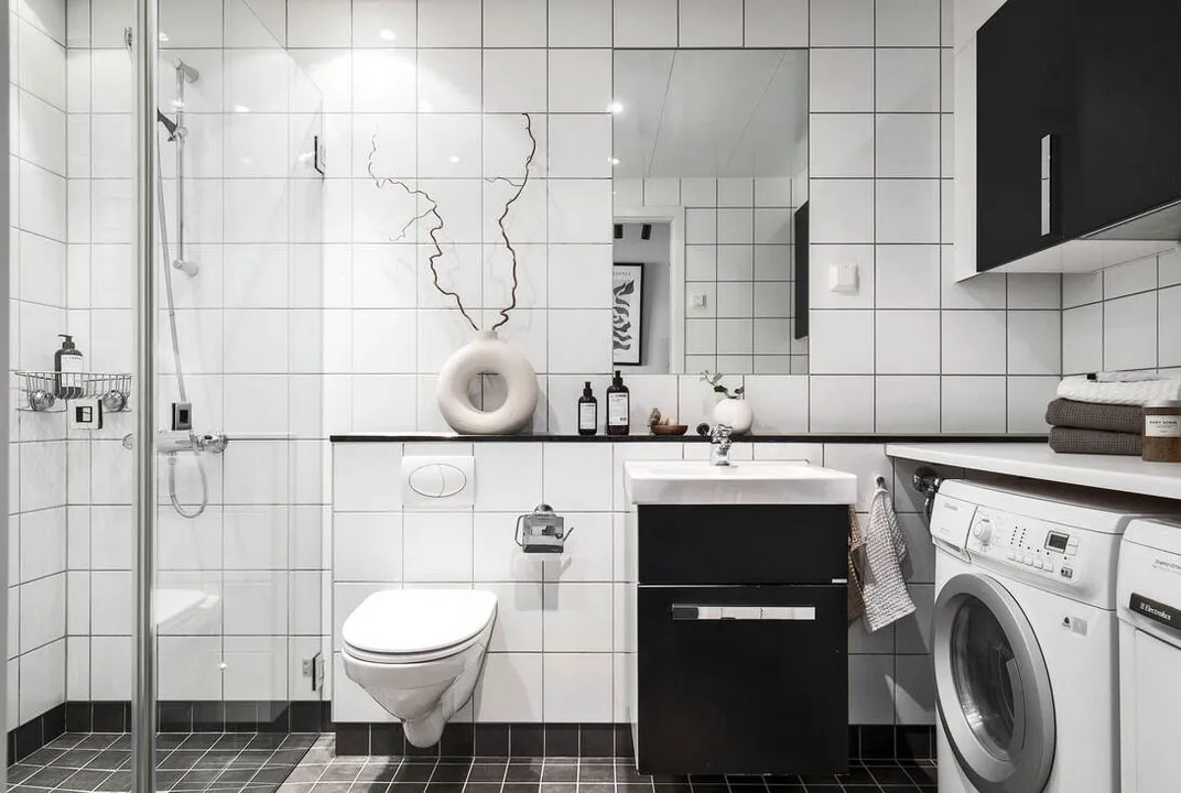 Zwei Dachbodenräume und metallische Elemente: Industrielle Einrichtung in Schweden (68 qm) - Gallery image 18