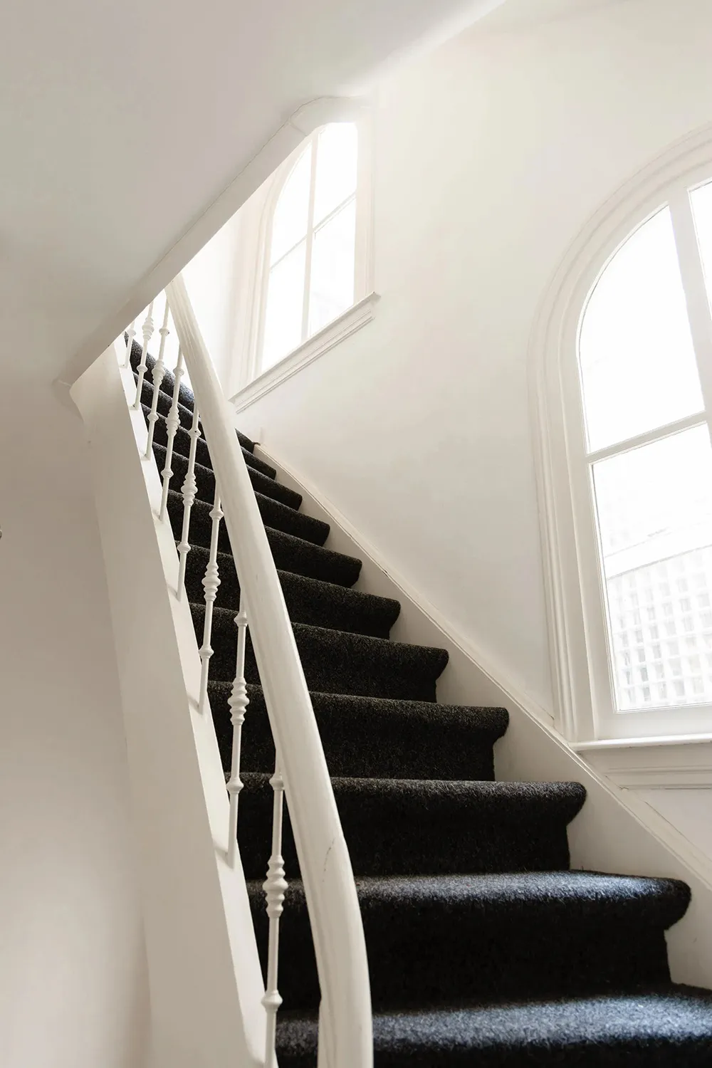 Очарование старинной мансарди та стильний дизайн: квартира з видом на канал у Амстердамі - Gallery image 21