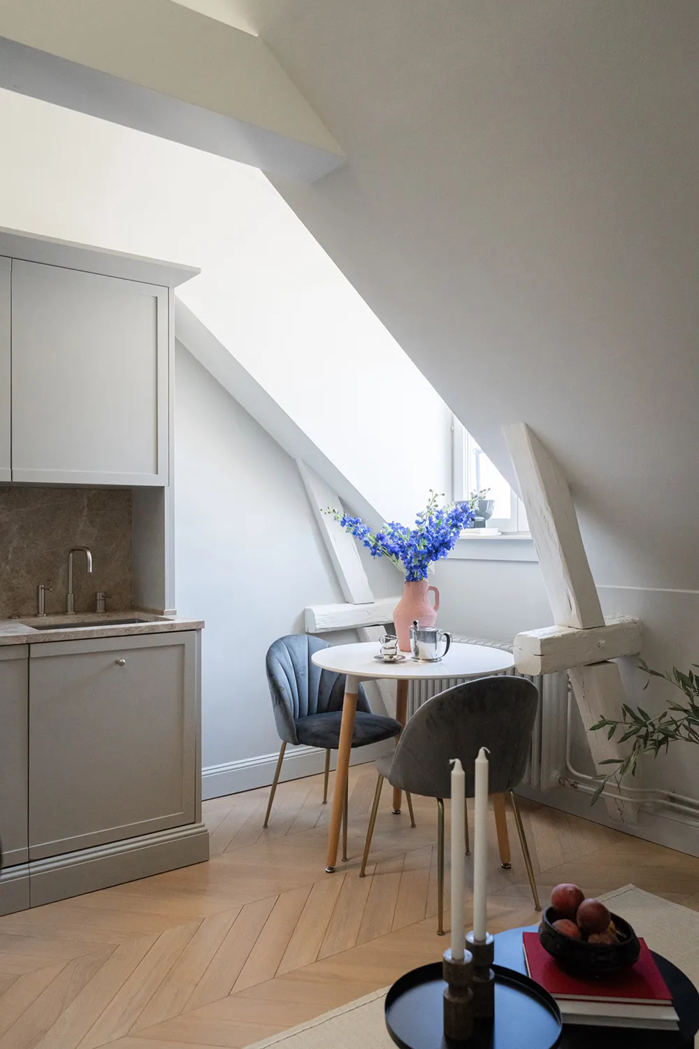 Компактная двухуровневая мансарда в центре Стокгольма (34 кв. м) - Gallery image 3