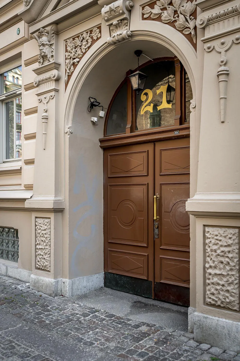 Intérieur scandinave cosy avec tapis mur - Gallery image 35