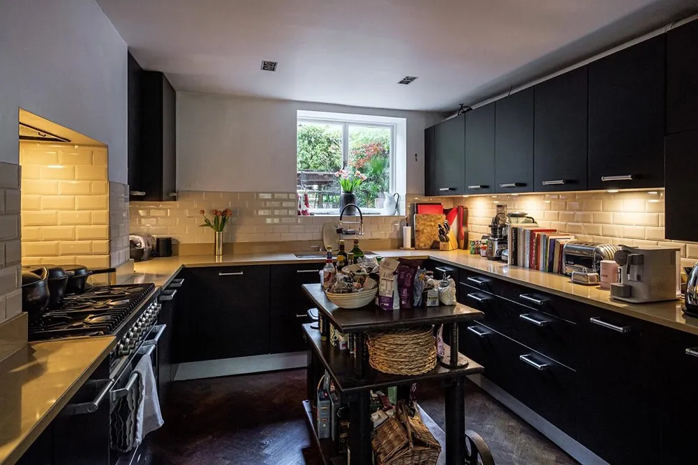 Stilvolle dunkle Interieurs eines victorianischen Hauses in London - 9