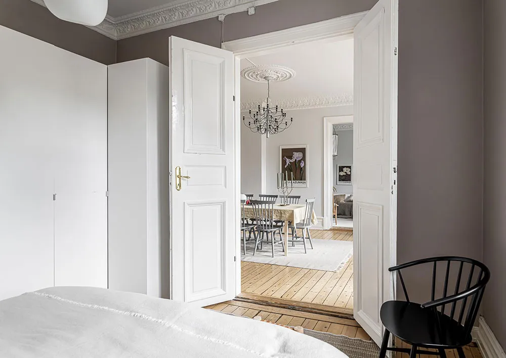 Intérieur scandinave agréable avec salle à manger traversante et notes automnales légères (94 m²) - Gallery image 18