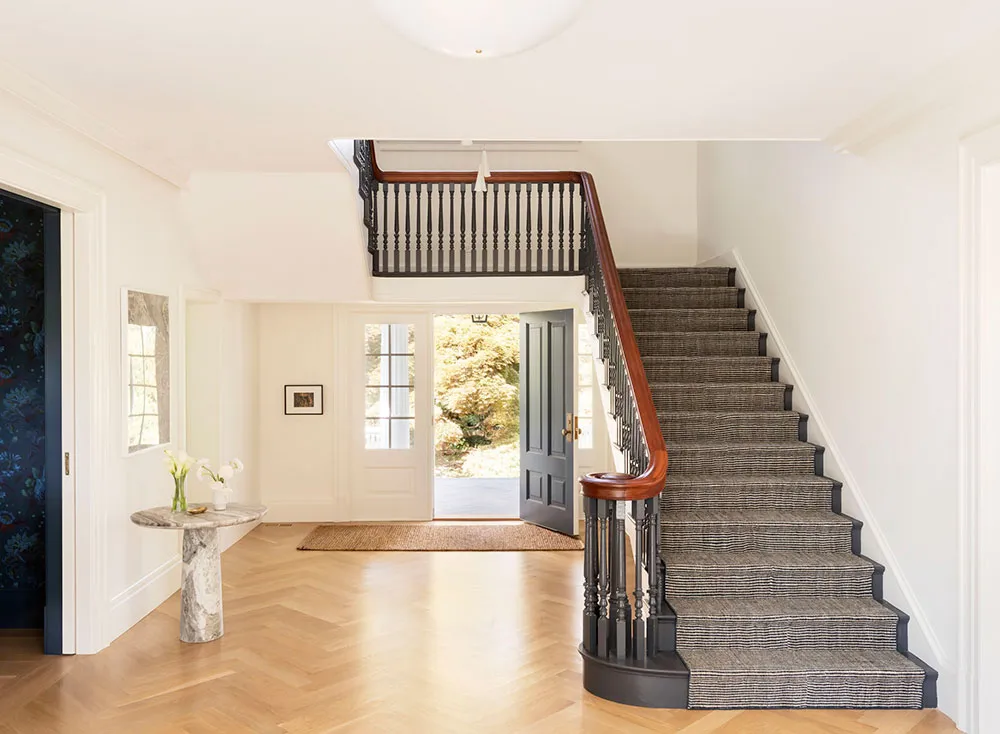 Bright and elegant interiors of a magnificent colonial house in the USA - 4
