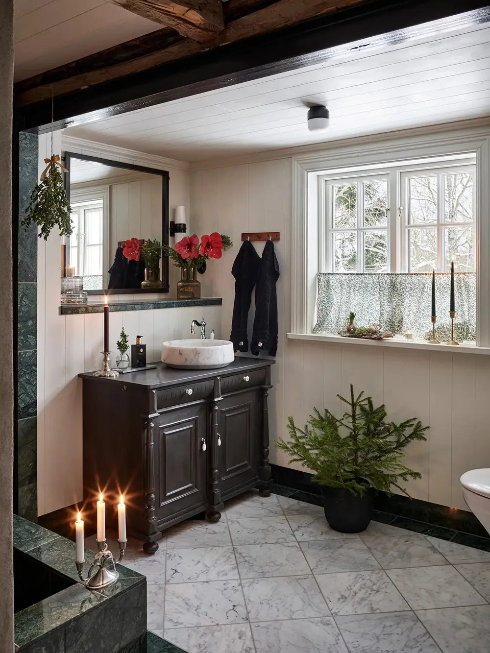 Чудесный зимний коттедж молодой семьи в Швеции - Gallery image 11