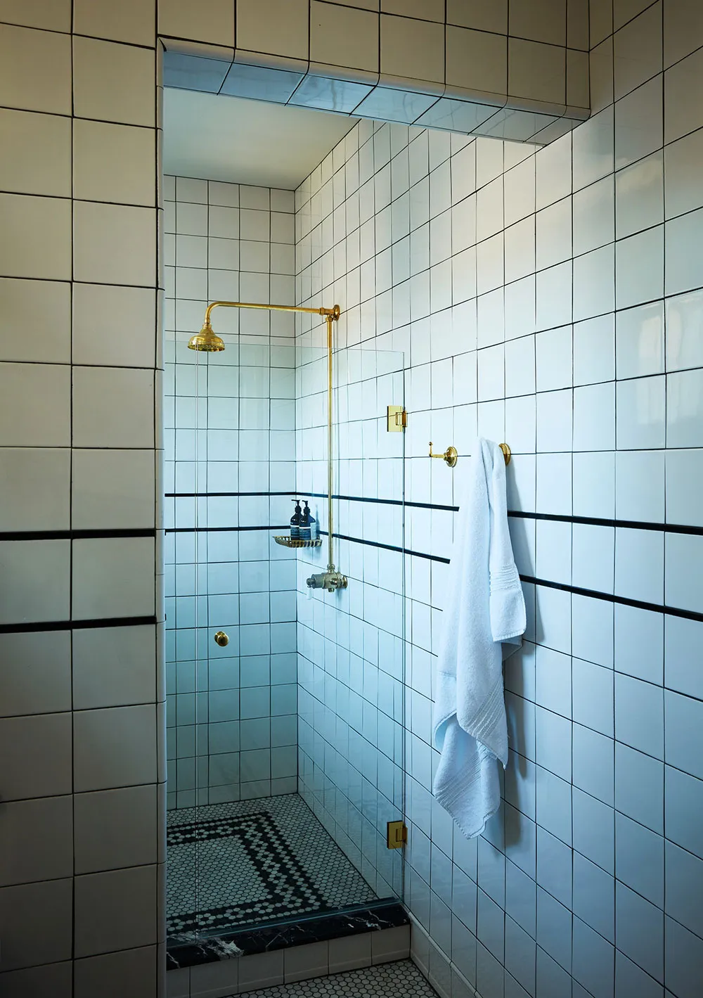 Стильные оттенки синего в дизайне небольшого коттеджа в США - Gallery image 21