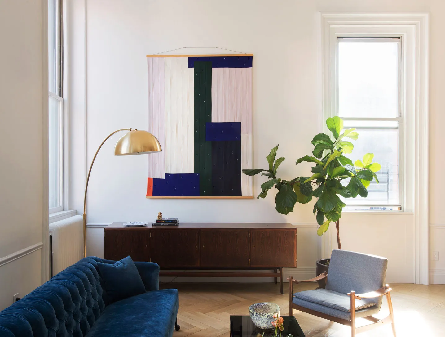 Elegant simplicity in the design of a creative director's loft in New York - Gallery image 2