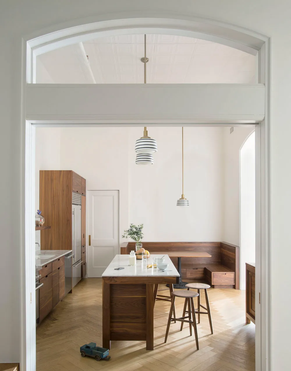 Elegant simplicity in the design of a creative director's loft in New York - Gallery image 7