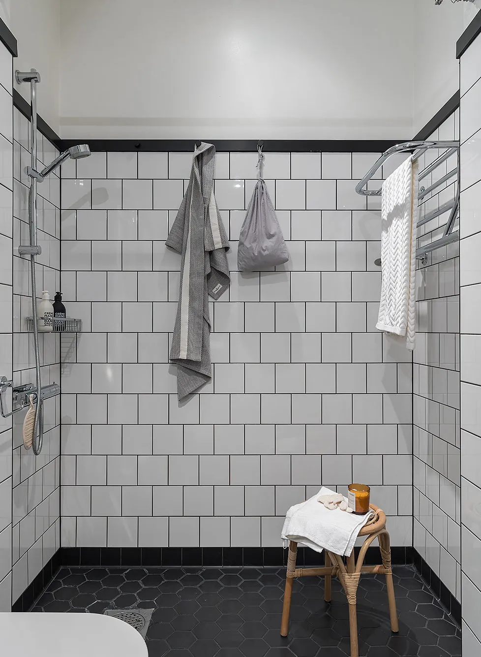 Style sobre et inspirant : loft dans un ancien bâtiment de fabrique à Stockholm (79 m²) - Gallery image 21