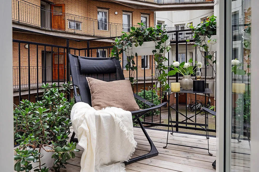 Interior blanco con acentos cálidos en el diseño (66 m²) - Gallery image 19