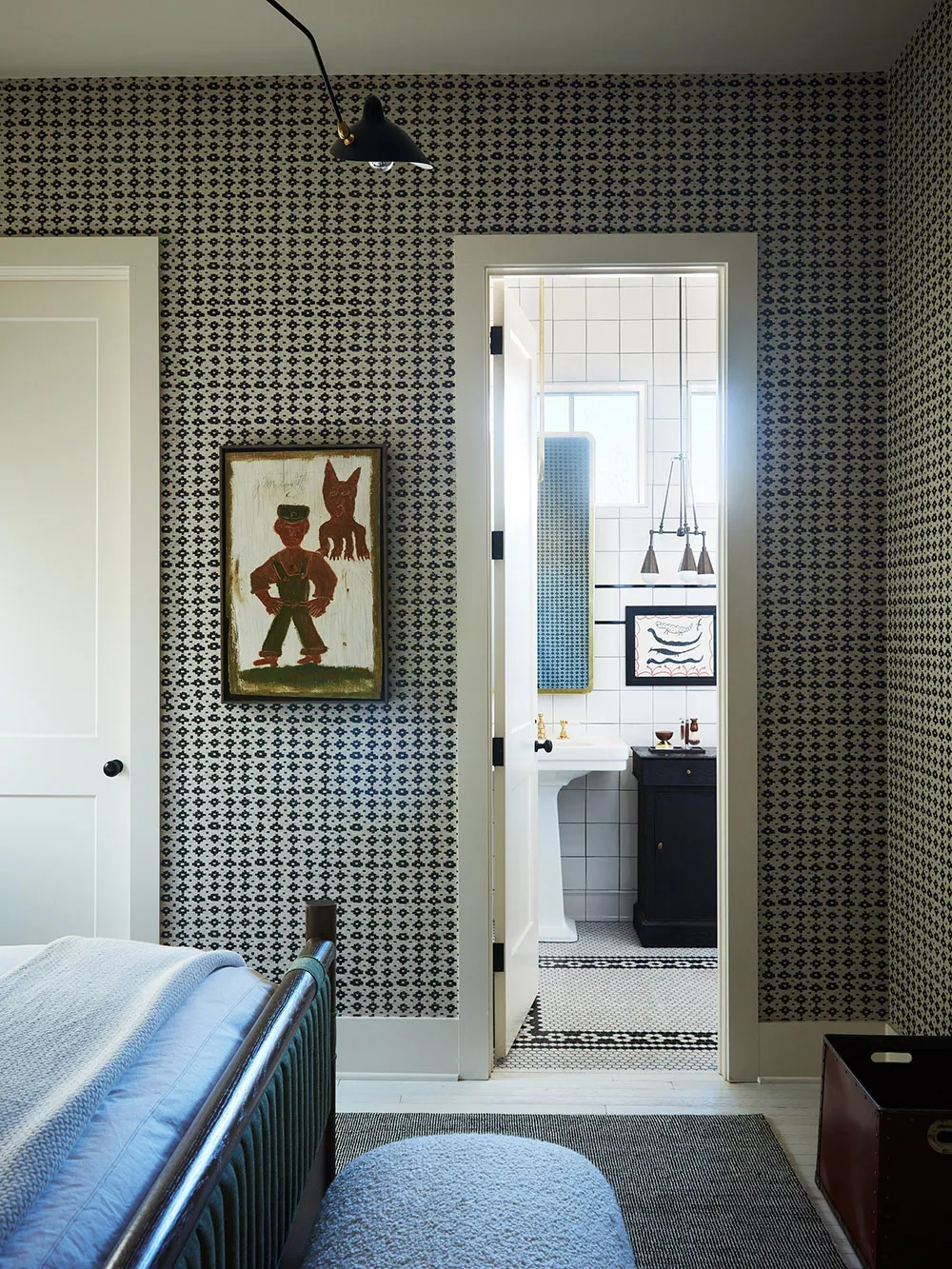 Стильные оттенки синего в дизайне небольшого коттеджа в США - Gallery image 15