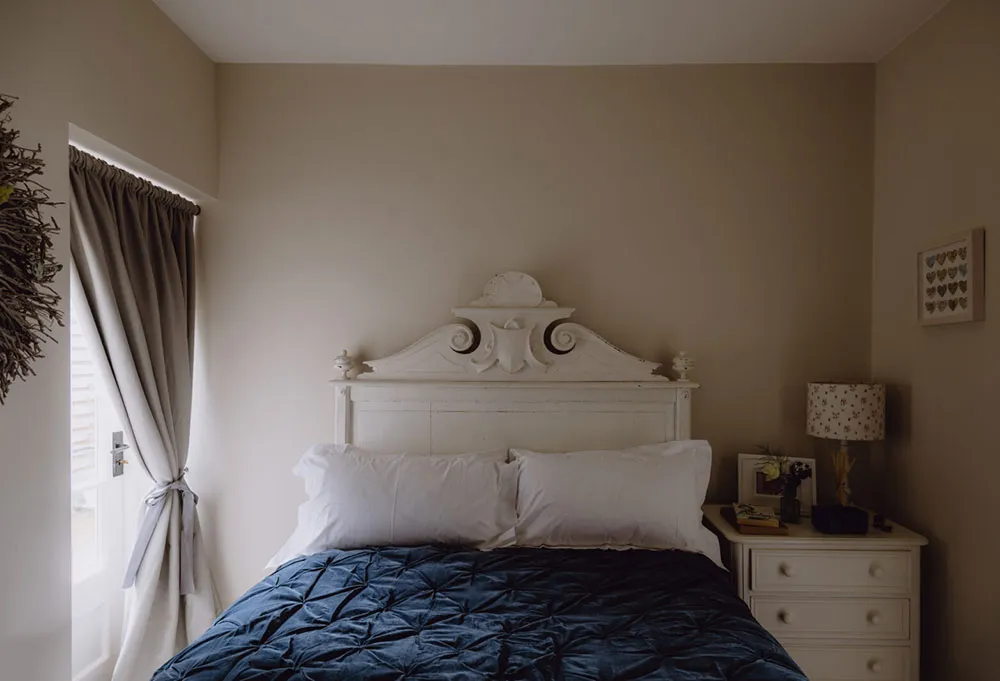 बहुत ऊंची छतें एवं खुला स्थान: इंग्लैंड में पुराने चर्च को आधार बनाकर बनाया गया स्टाइलिश घर - Gallery image 22