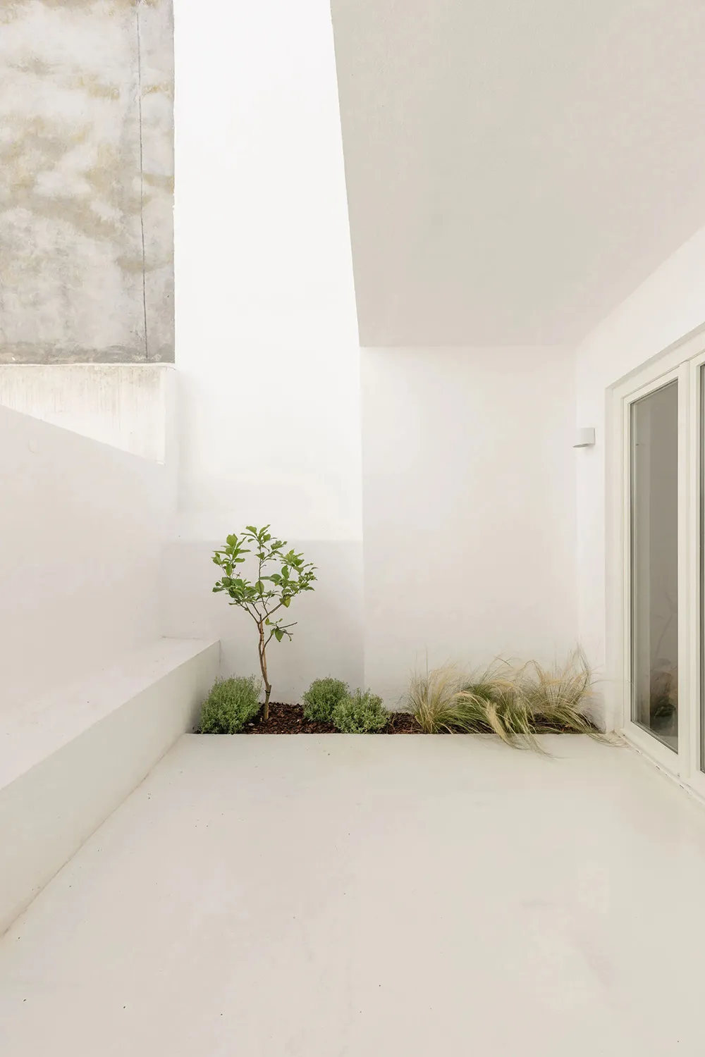 Miękki minimalizm w starom domu w Portugali - Gallery image 14