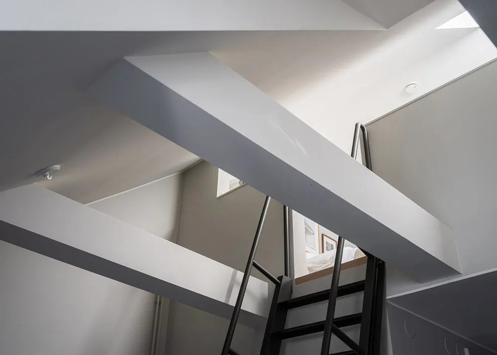 Компактная двухуровневая мансарда в центре Стокгольма (34 кв. м) - Gallery image 8