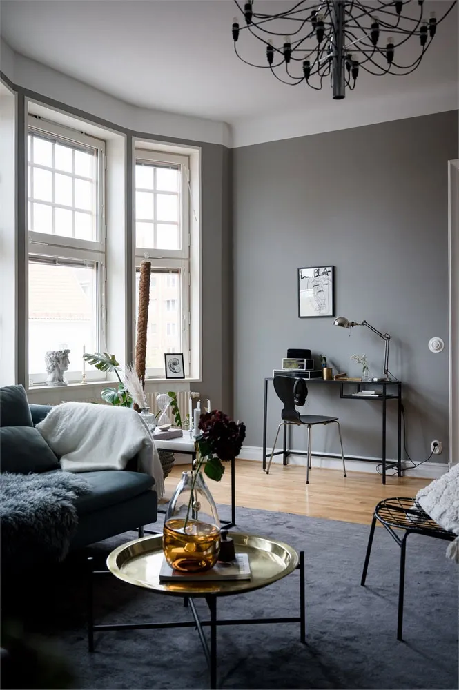 Piękny ciemny wnętrze mieszkania w przedmieściach Stockholm - Gallery image 2