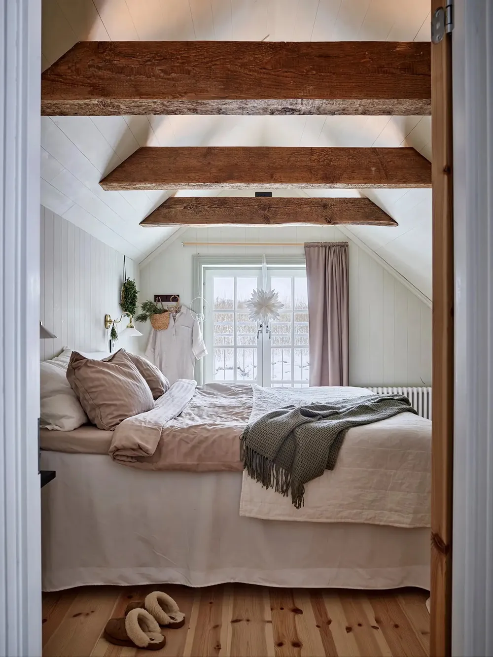 Чудесный зимний коттедж молодой семьи в Швеции - Gallery image 9