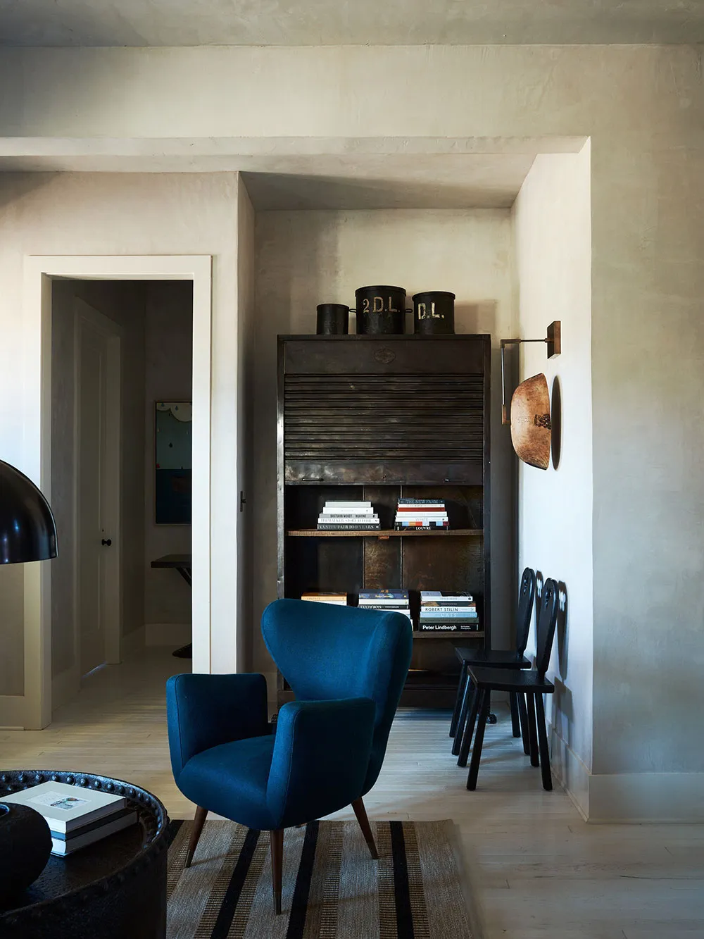 Стильные оттенки синего в дизайне небольшого коттеджа в США - Gallery image 7