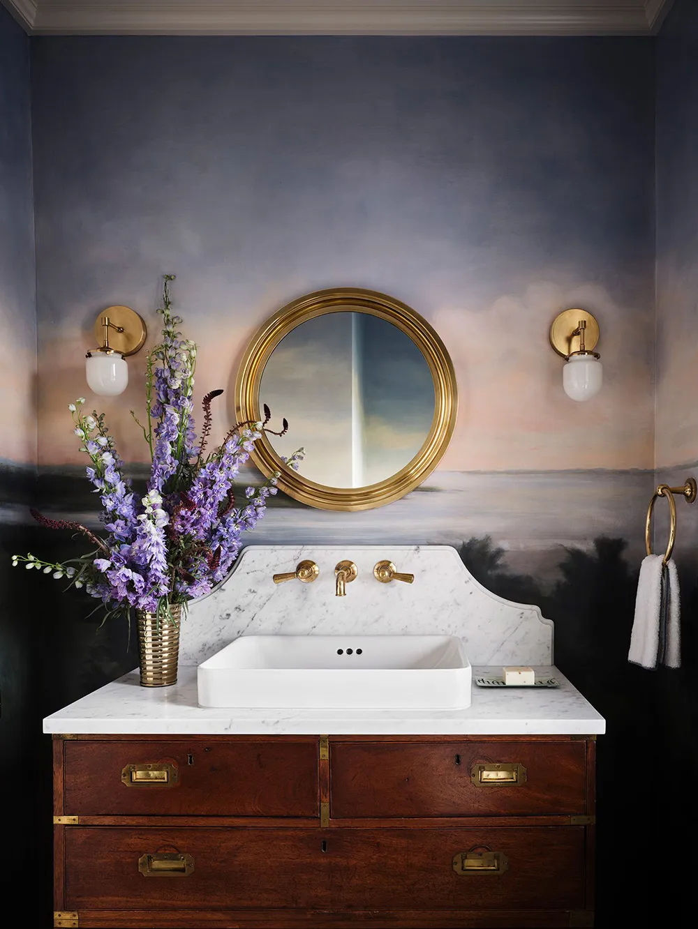 Stylish Paints in the Design of a Country House of the American Ambassador on Nantucket Island - Gallery image 8