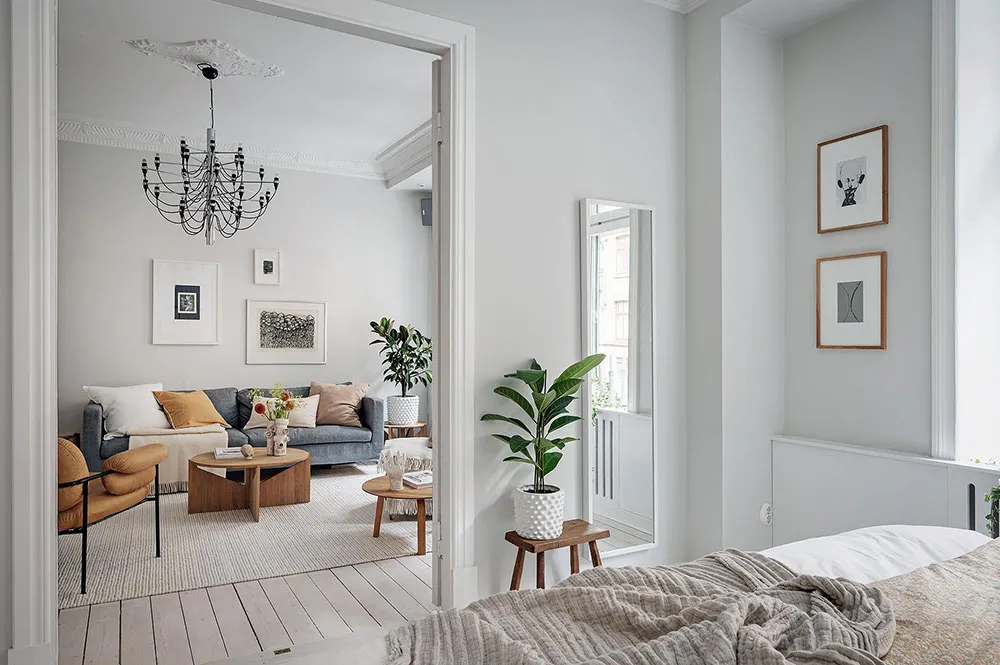 Interior blanco con acentos cálidos en el diseño (66 m²) - Gallery image 9