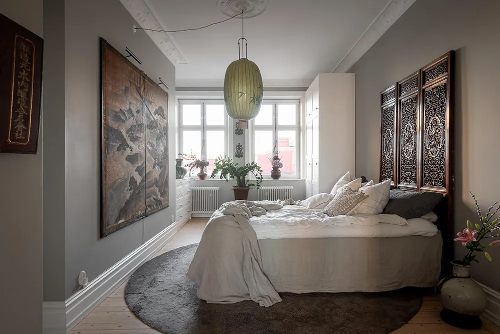 Ruhiger skandinavischer Interior mit Blick auf den Hafen - Gallery image 21