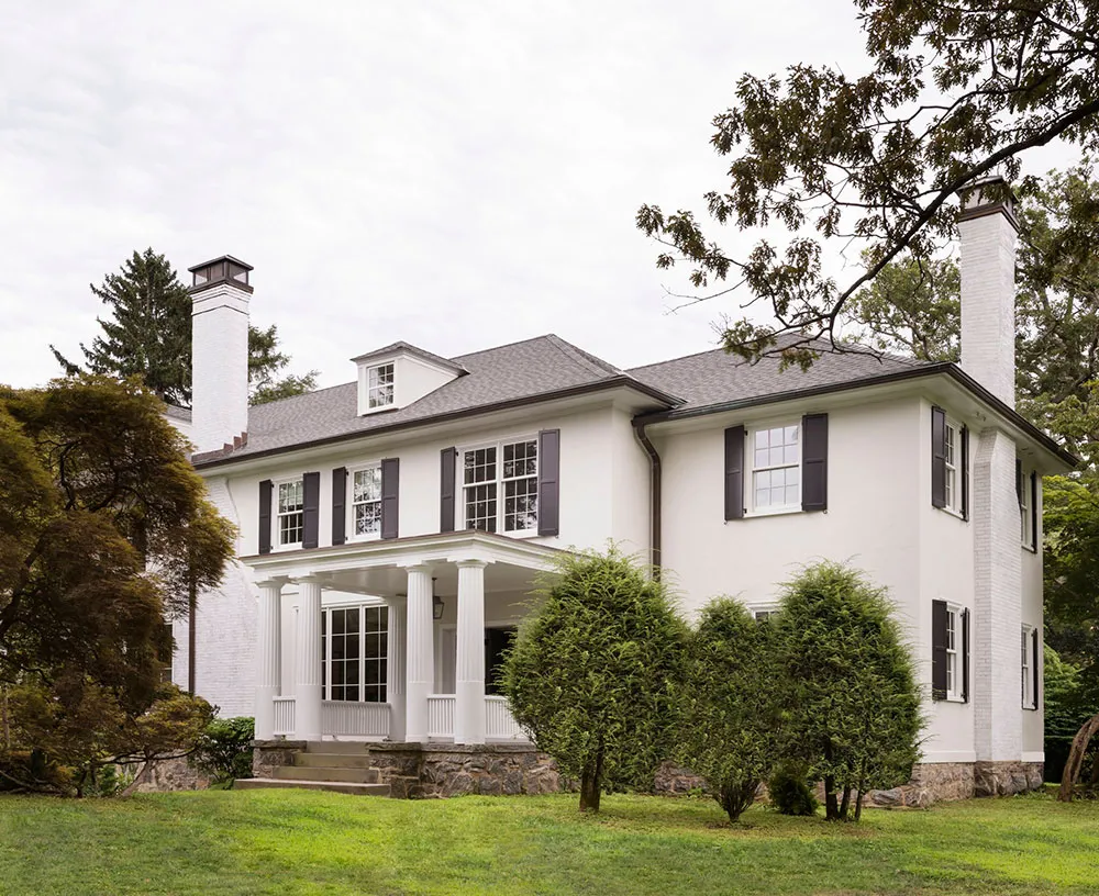 Bright and elegant interiors of a magnificent colonial house in the USA - 2