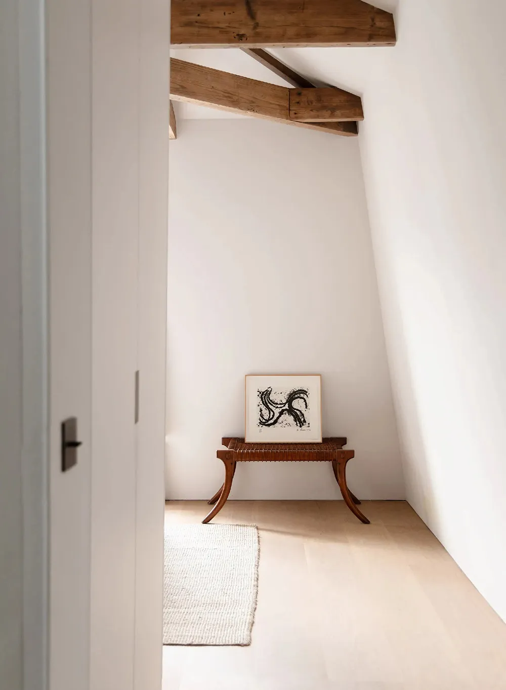 Очарование старинной мансарди та стильний дизайн: квартира з видом на канал у Амстердамі - Gallery image 20