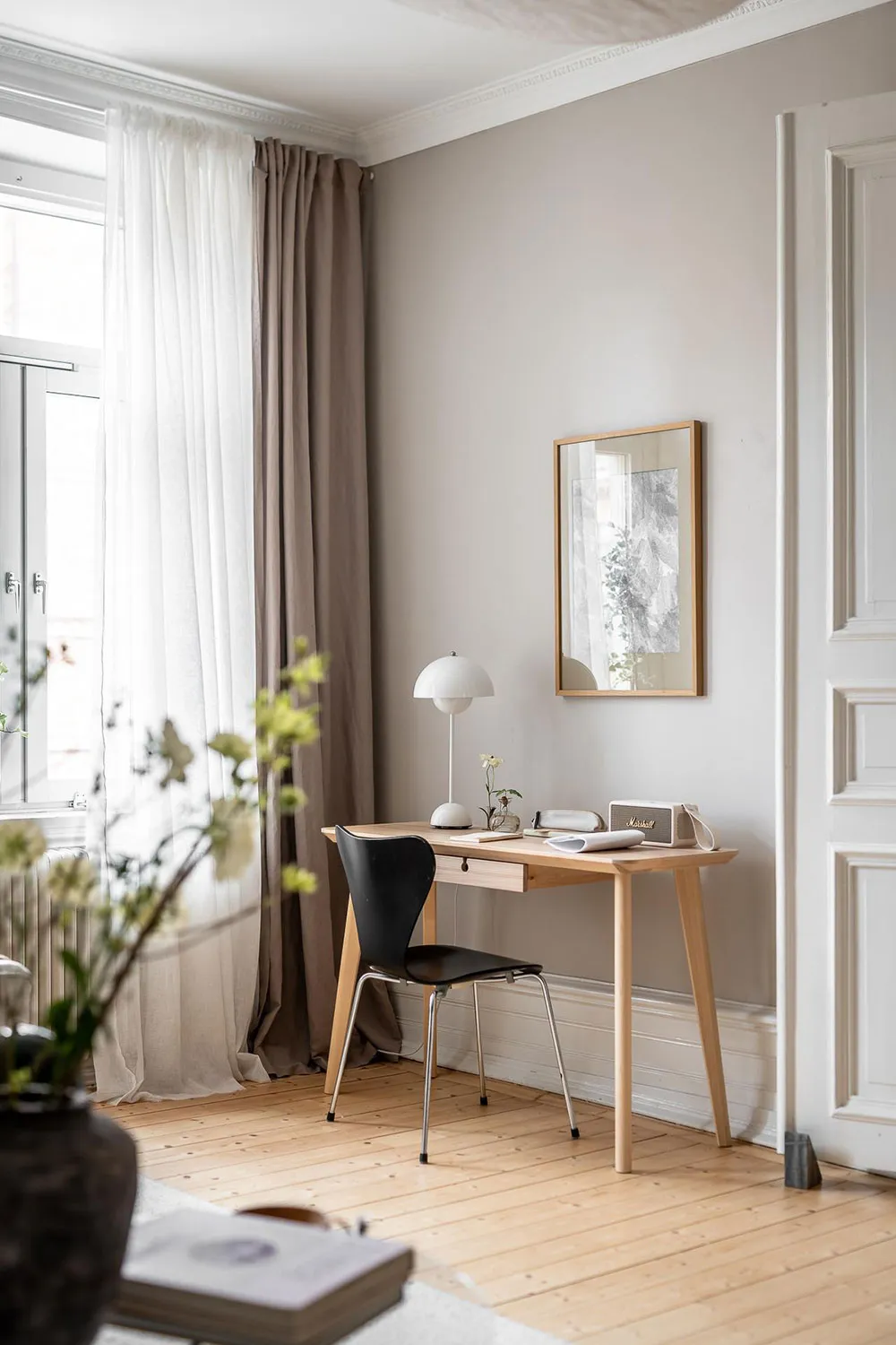 Intérieur scandinave cosy avec tapis mur - Gallery image 4