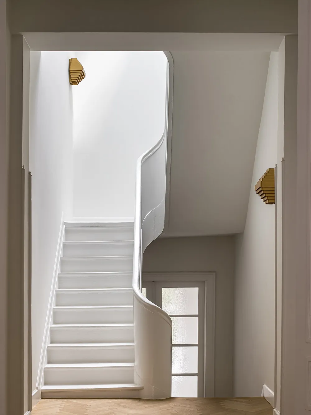 Modny design i wневремienne nuty: renowacja taunhausu w Belgii - Gallery image 17