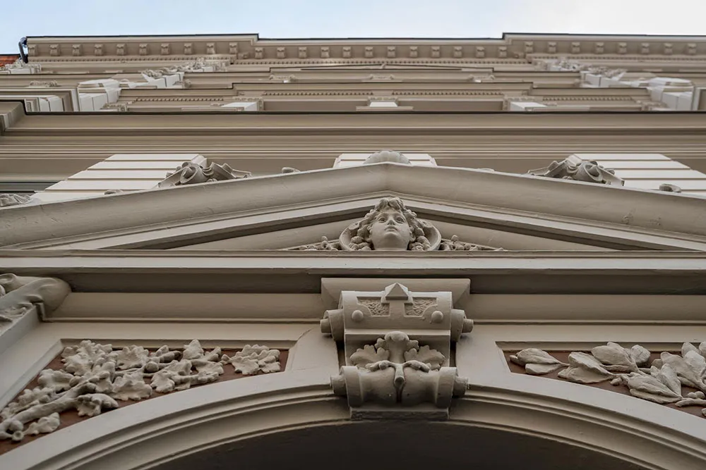 Intérieur scandinave cosy avec tapis mur - Gallery image 34