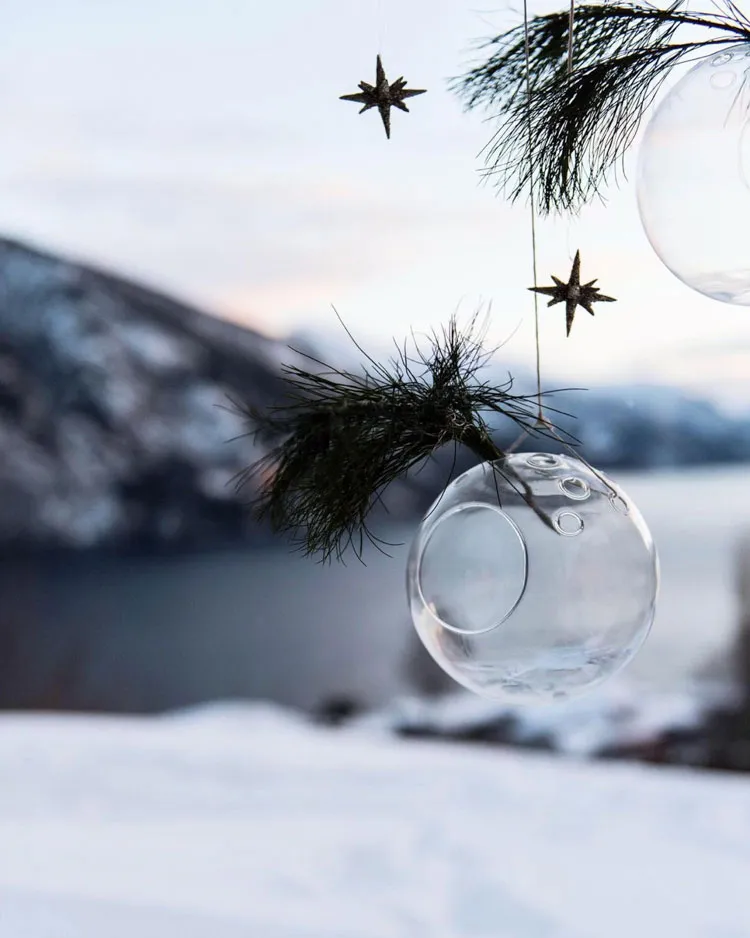 Winterferien mit Blick auf einen Fjord in Norwegen - Gallery image 4