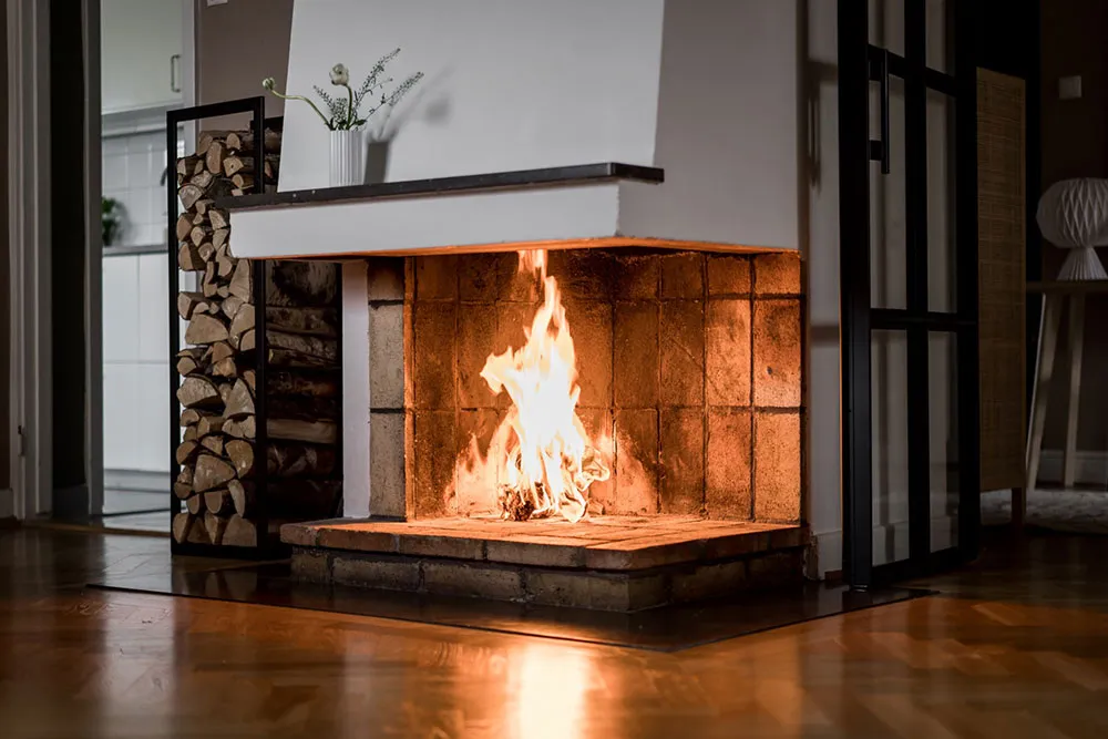 Appartement suédois cosy avec murs de café et mobilier vintage - Gallery image 3