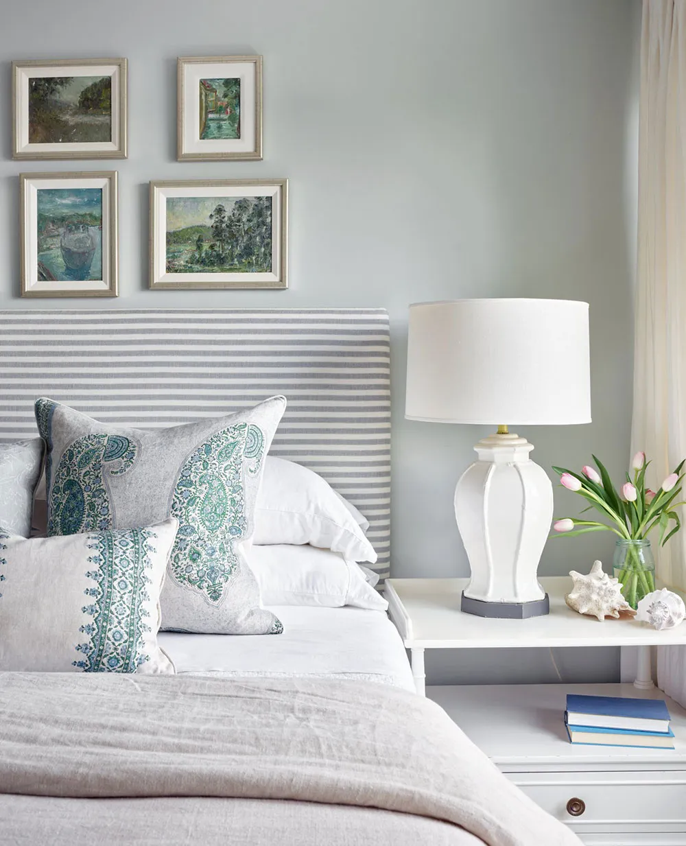 Interiores acogedores de una pequeña casa junto al lago Ontario - Gallery image 14